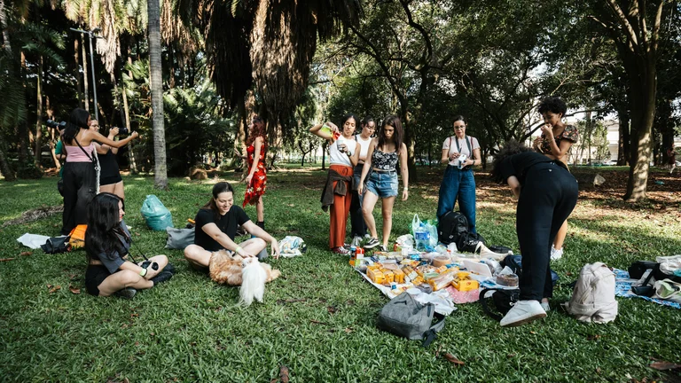 Piquenique Pet Friendly: Planejamento, Segurança e Diversão para Você e seu Pet!