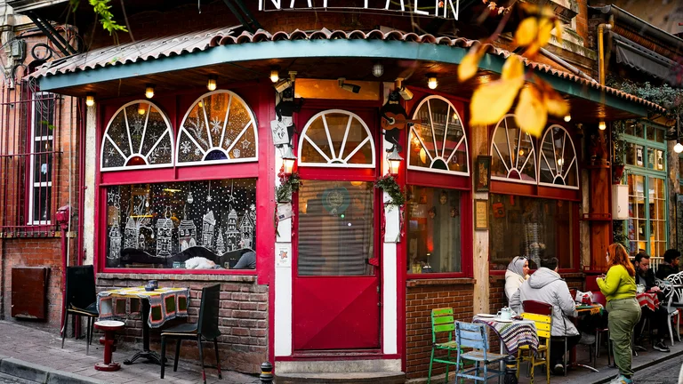 Como Encontrar Restaurantes Pet Friendly em Outras Cidades: Dicas para Viajar com seu Pet